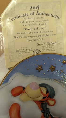 Disney Sleepytime Pooh "Comfy and Cosy" Collector's Plate – New with Certificate - Picture 2 of 3