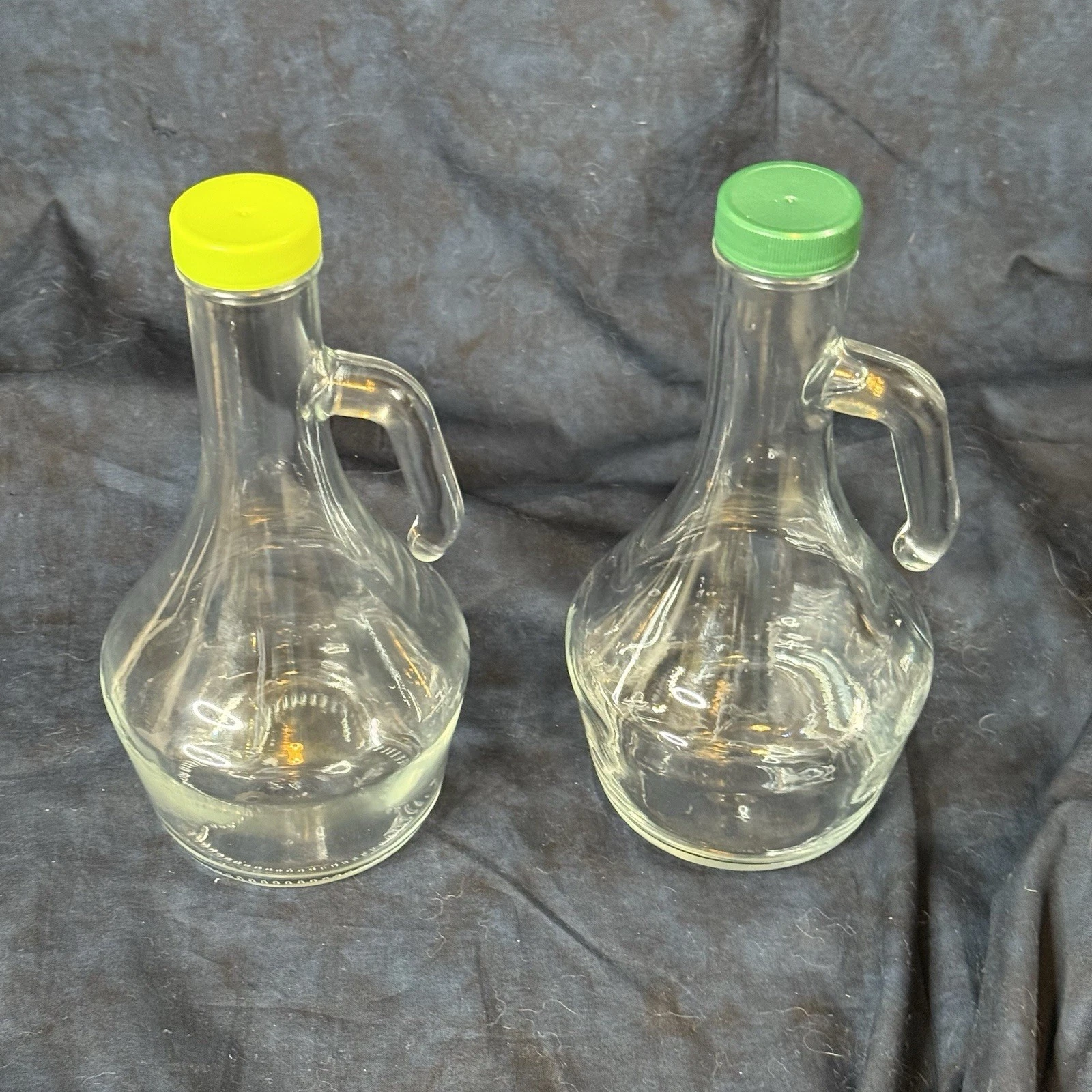 Oil And Vinegar Dispenser W/Green,Yellow lids, 20 Oz Clear Glass Bottle
