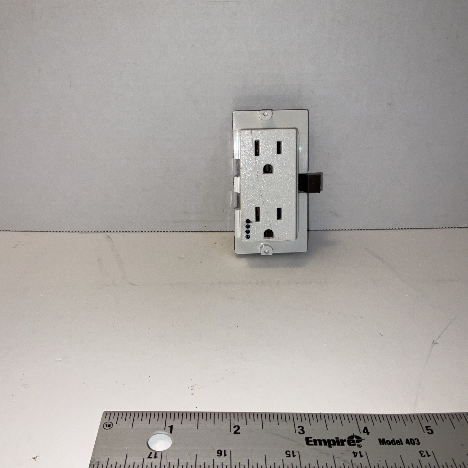 Steelcase Outlet White Plug TS74SSY - From Working Environment - Lot 5
