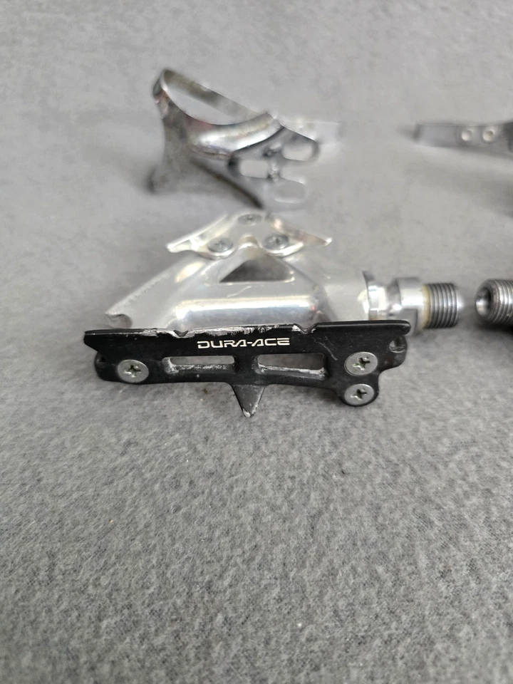 Винтажные педали для шоссейного велосипеда SHIMANO DURA ACE PD-7400 с оригинальными зажимами для носка - Изображение 3 из 4