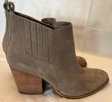 CROWN VINTAGE  BEIGE SUEDE LEATHER SIZE 6.5 M WOMENS BOOTS BOOTIES