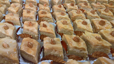 Organic Baklava with Almond & Bee Honey! Unique Quality (3LB) (40 Piece)