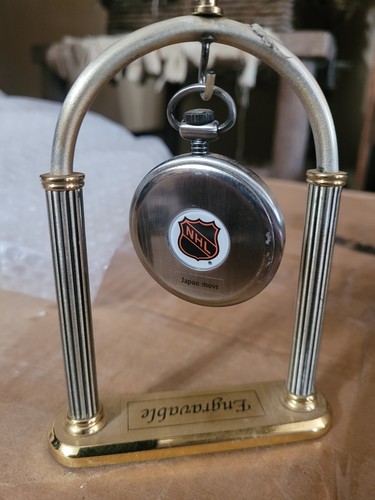 Chicago Blackhawks pocket watch with display stand NHL hockey - Picture 4 of 4