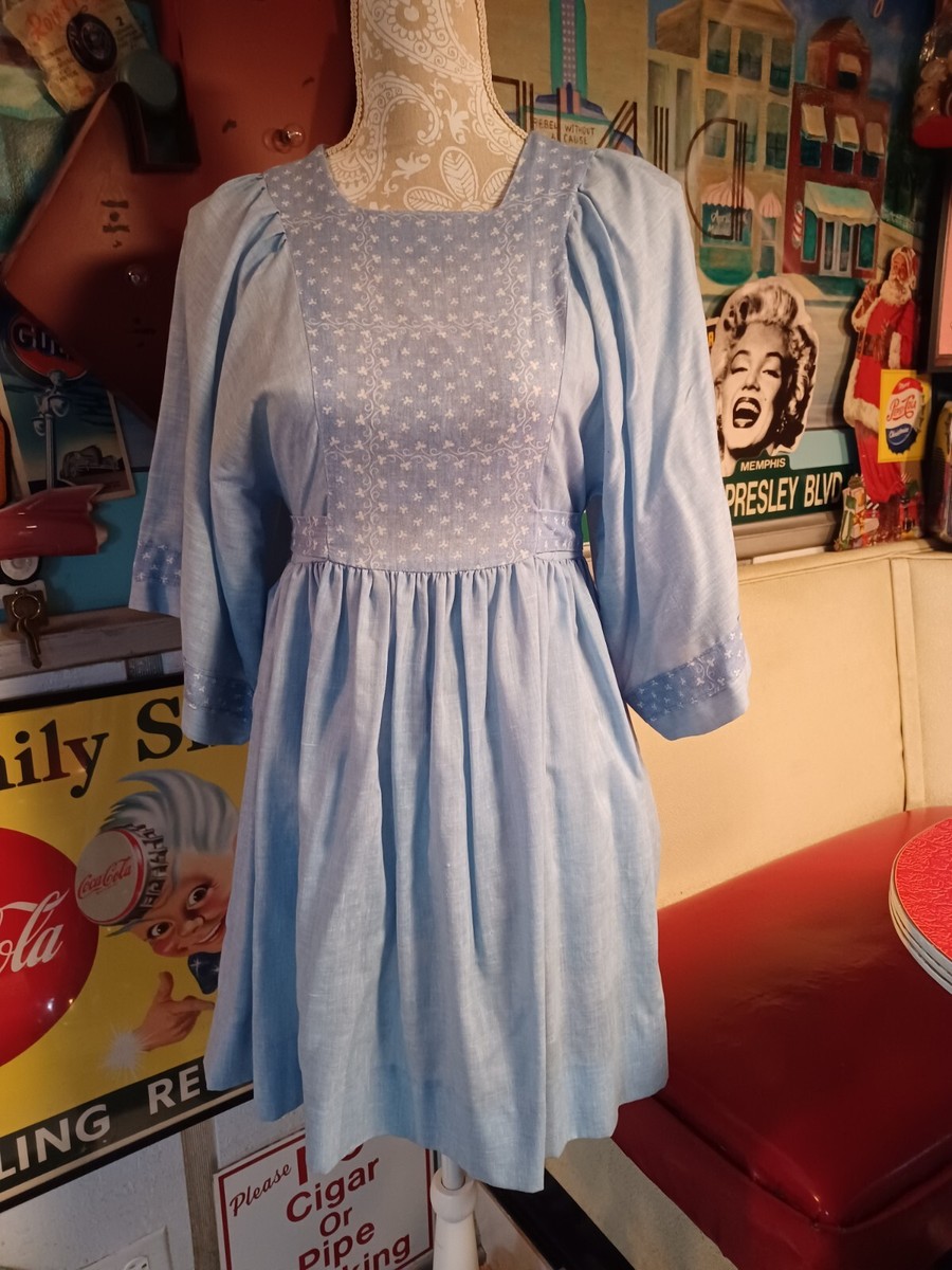 vintage peasant dress Saks Fifth Avenue Floral Silk – Recess this dress is a beautiful depiction of a typical working Vintage 70s White Boho Cotton
