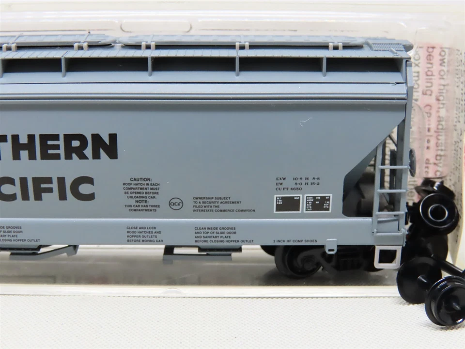 N Micro-Trains MTL 94040 SP Southern Pacific 3-Bay Centerflow Hopper #496535 - Image 3 of 4