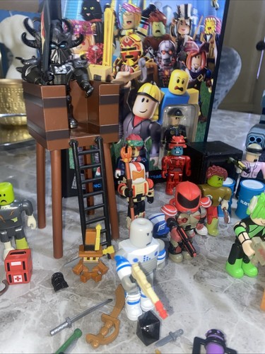 Roblox Figure Bundle Lot with Accessories - Picture 3 of 11