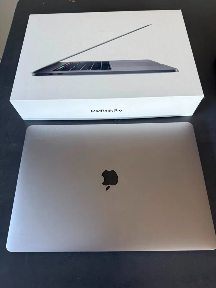 Apple MacBook Pro 15" · i7 8th gen 4.1 GHz · 16GB · 256GB, Foto 2 von 4
