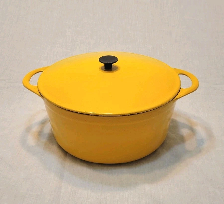 Vintage Cousances # 24 Dutch Oven Yellow Marigold? 4.5 Quart France Le Creuset