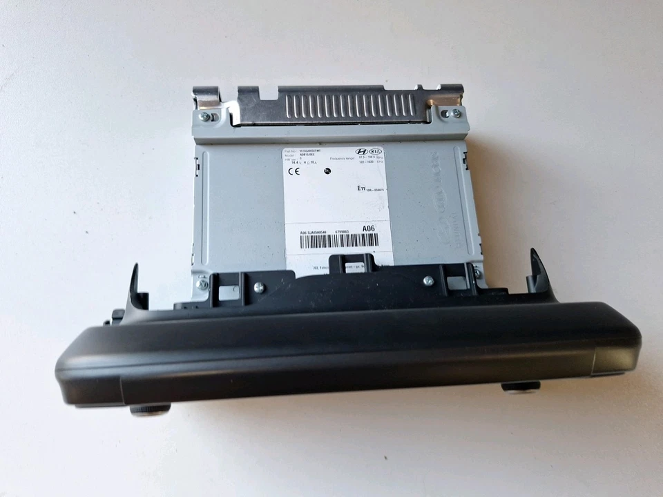 New GENUINE HYUNDAI KONA AUDIO & SAT NAV DISPLAY SCREEN 96160j9050tmt  - Image 4 of 4