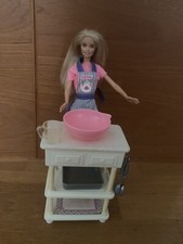 Mattel 1998 Sweet Treats Barbie  Baking Accessories And Counter