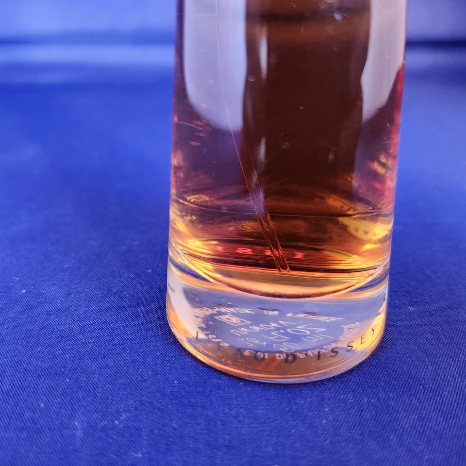 L'Eau d'Issey Absolue Issey Miyake 1,6 OZ Eau de Parfum EDP Spray Foto 2 de 4