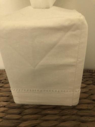 Pottery Barn Linen Hemstitch Tissue Box Cover Beautiful!! White NWT - Picture 2 of 2