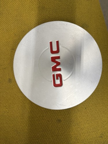 GMC SAFARI, SIERRA, YUKON OEM 16" ALLOY WHEEL CENTER CAP 15040220 #2B-9