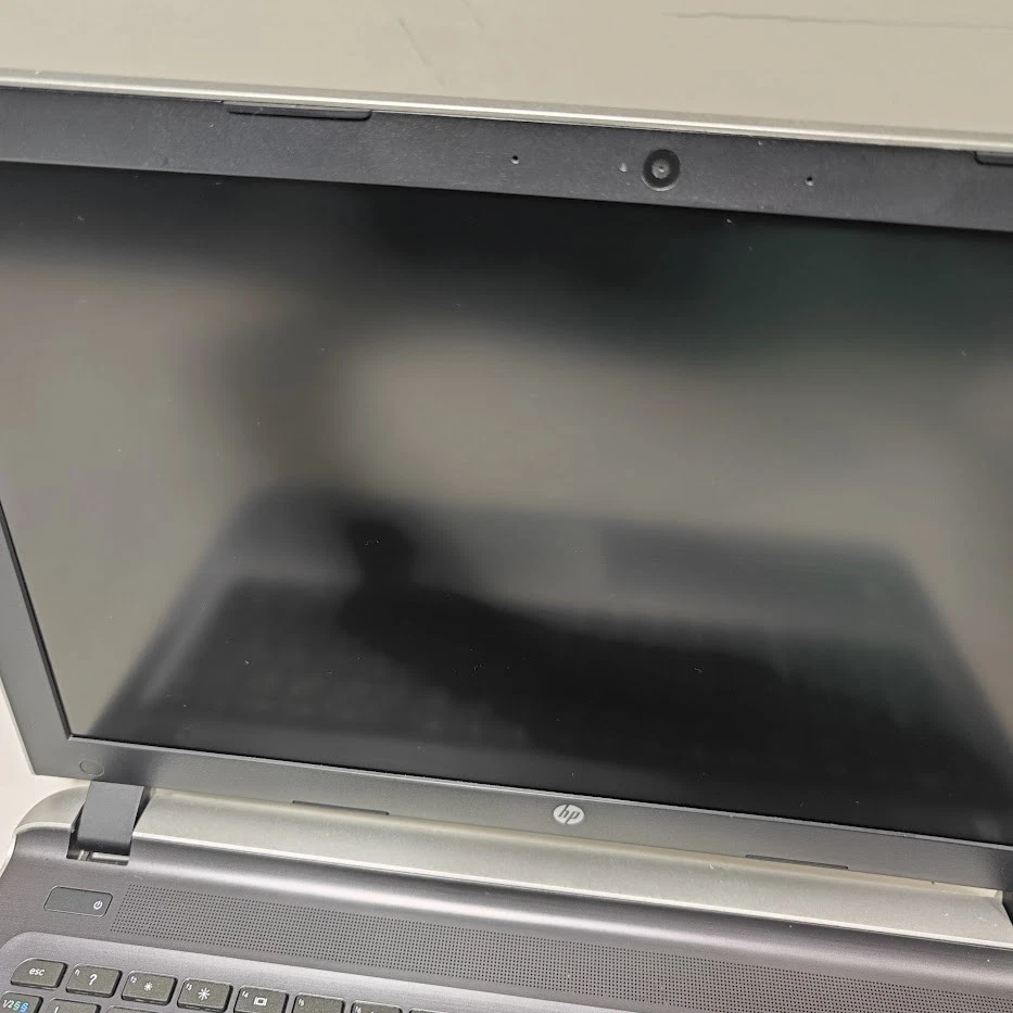 HP Pavilion 15-ab119no Laptop - AMD A8-7th Gen, 8GB RAM - Runderneuert, Nein OS - Bild 3 von 4