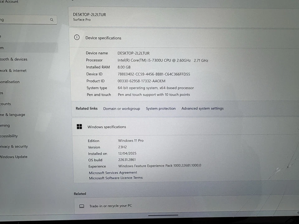 Microsoft Surface Pro 5 12.3" i5-7300U 8GB RAM 256GB SSD Cracked Screen Working - Image 3 of 4