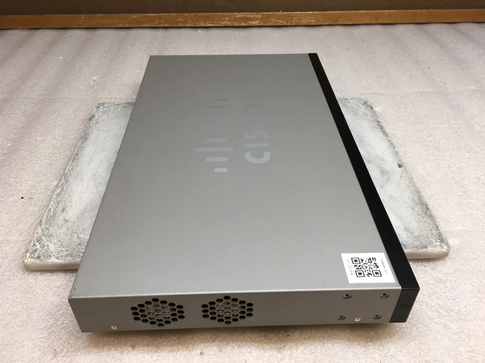 Cisco SG 200-50 SLM2048T V02 50-Port Gigabit Ethernet Smart Switch No PWR Cable - Image 4 of 4