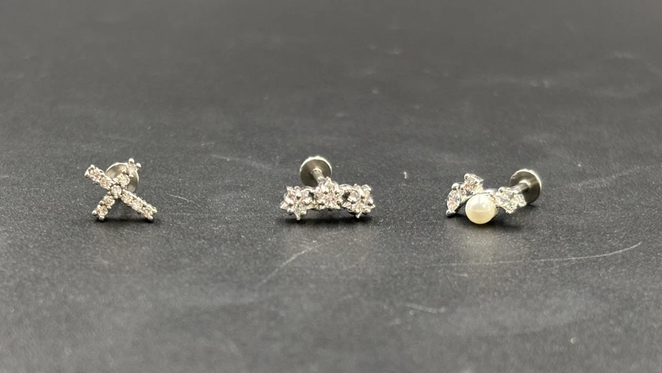 Tre Piercing per orecchio e varie parti in Acciaio chirurgico Barretta mm. 1,2 - Immagine 3 di 4