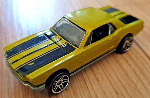 RARE VINTAGE Hot Wheels ‘65 Ford Mustang light green and black base date 1983