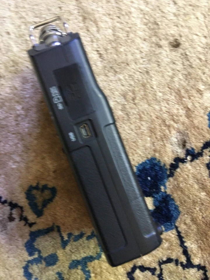 Tascam DR-40 PCM Four-Track Digital Audio Recorder and USB Audio Interface Black - Image 3 of 4