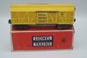 LIONEL-STOCK-CAR-6656-WITH-BOX-POSTWAR-O-SCALE-VG-CONDITION
