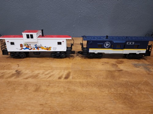 2 Lionel Cabooses 6-19723 Disney Extended Vision y 6-9355 D&H Bay Window - ver... | Zustand: Used