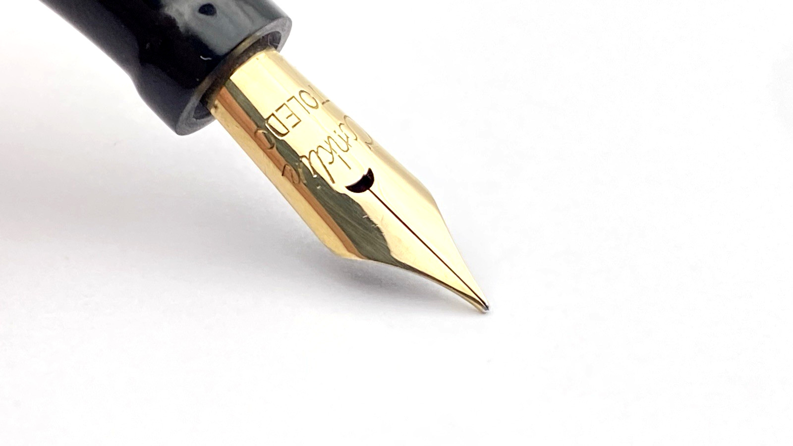 VINTAGE CONKLIN FOUNTAIN PEN BLACK AND PEARL SEMI FLEXIBLE 14K GOLD FINE NIB USA