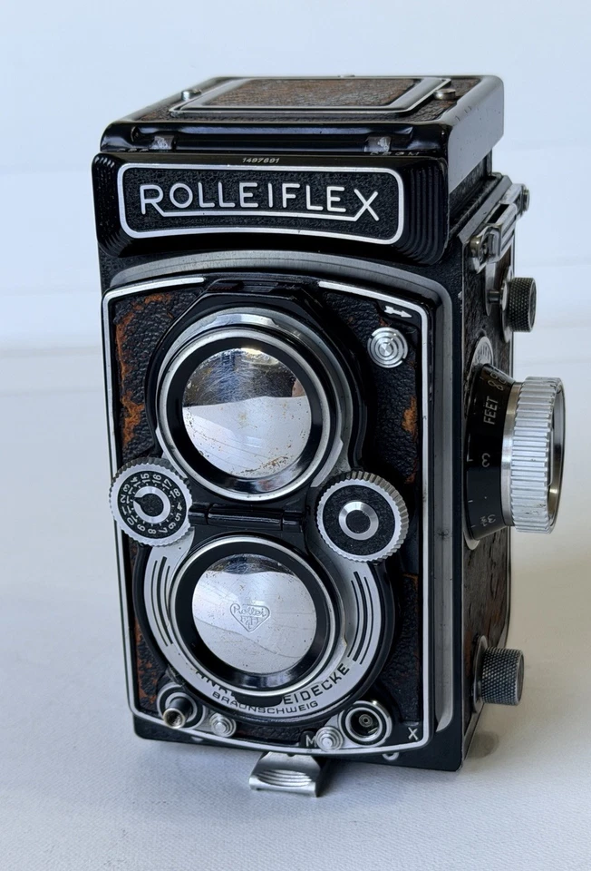 Câmera TLR Rolleiflex 3.5B formato médio com lente Xenar F/3.5/75mm, tampa e alça - Imagem 2 de 4