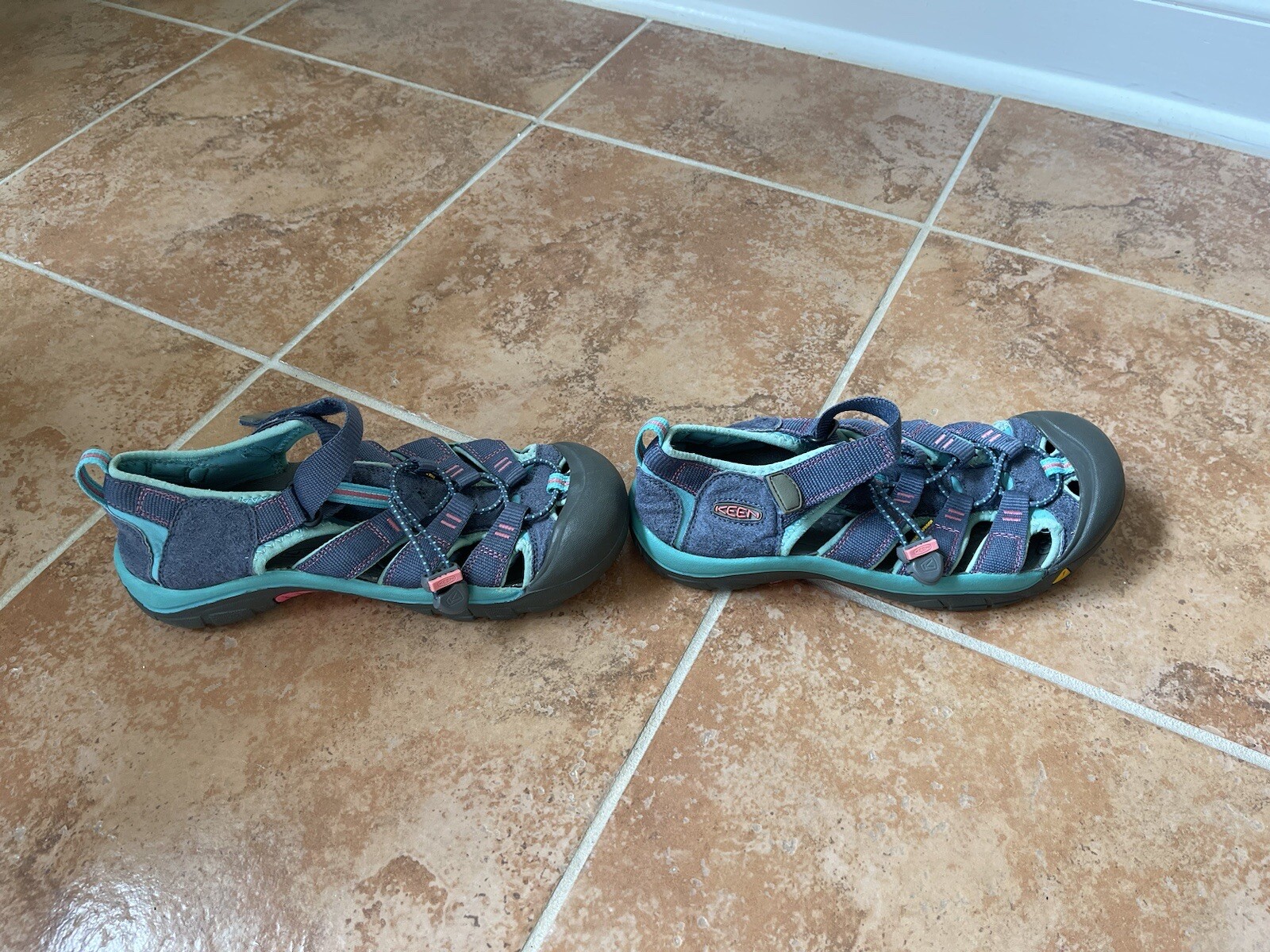 Scarpe da barca Keen Newport H2 blu rosa da trekking in acqua giovani taglia 6