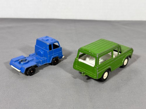 Vintage TOOTSIETOY Truck Lot - Green Ford Bronco - Blue Semi Cab - Made in USA - Picture 2 of 9