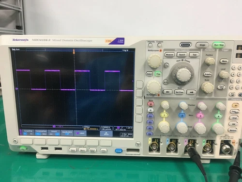 Tektronix MDO4104-3 オシロスコープ 混合ドメイン アナログ 1GHz 5GS/s 3GHz スペクトル - 画像11/12