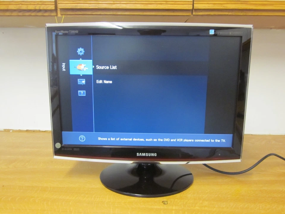 Samsung SyncMaster T200HD TV, which has been previously used, fully functional. - Image 2 of 4