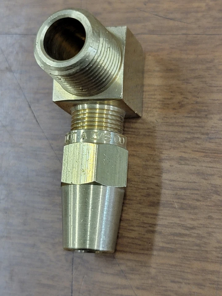 Eaton DOT 90° ELBOW 3/8" FERRULE COMPRESSION X 1/2" MALE PIPE BRASS - Image 2 of 3