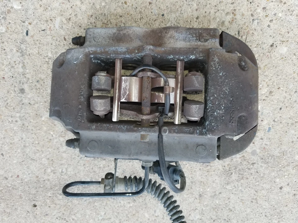 04-15 JUEGO PINZAS FRENO TRASERO VOLKSWAGEN TOUAREG PORSCHE CAYENNE 4 PISTONES BREMBO Foto 4 de 4