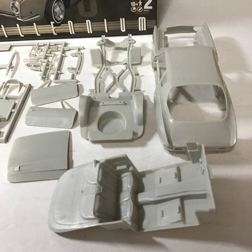 AMT, 1963 Studebaker Avanti, Parts Model . Scale 1/25 - Picture 7 of 7