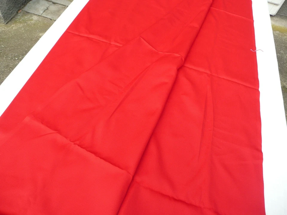 TISSU  VINTAGE en métis rouge de très belle qualité - Photo 2/4