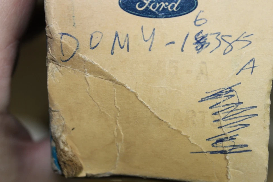 NOS 1970 MERCURY MARQUIS LH GUARDABARROS DELANTERO SUPERIOR MOLDEADO D0MY 16385 A Foto 2 de 4