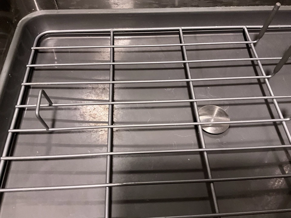 Marco Simplehuman Estante para platos Drenaje rápido Marco de acero inoxidable Gris “tal cual” Foto 3 de 4