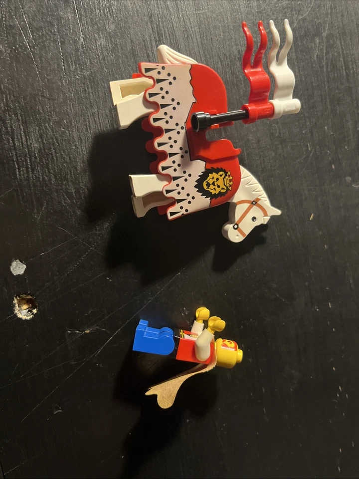 Lego Castillo Caballeros Reales Rey De Colección Con Capa Original Y Caballo Con Bardo Foto 3 de 4