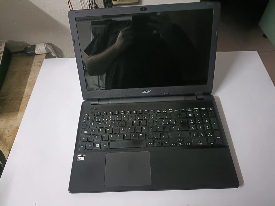 PC portatile Acer e5-521 - Immagine 3 di 4
