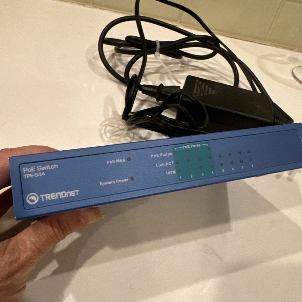 TRENDnet TPE-S44 8 Ports 10/100 MBPS Fast PoE Switch w/ Power Supply - Image 3 of 4