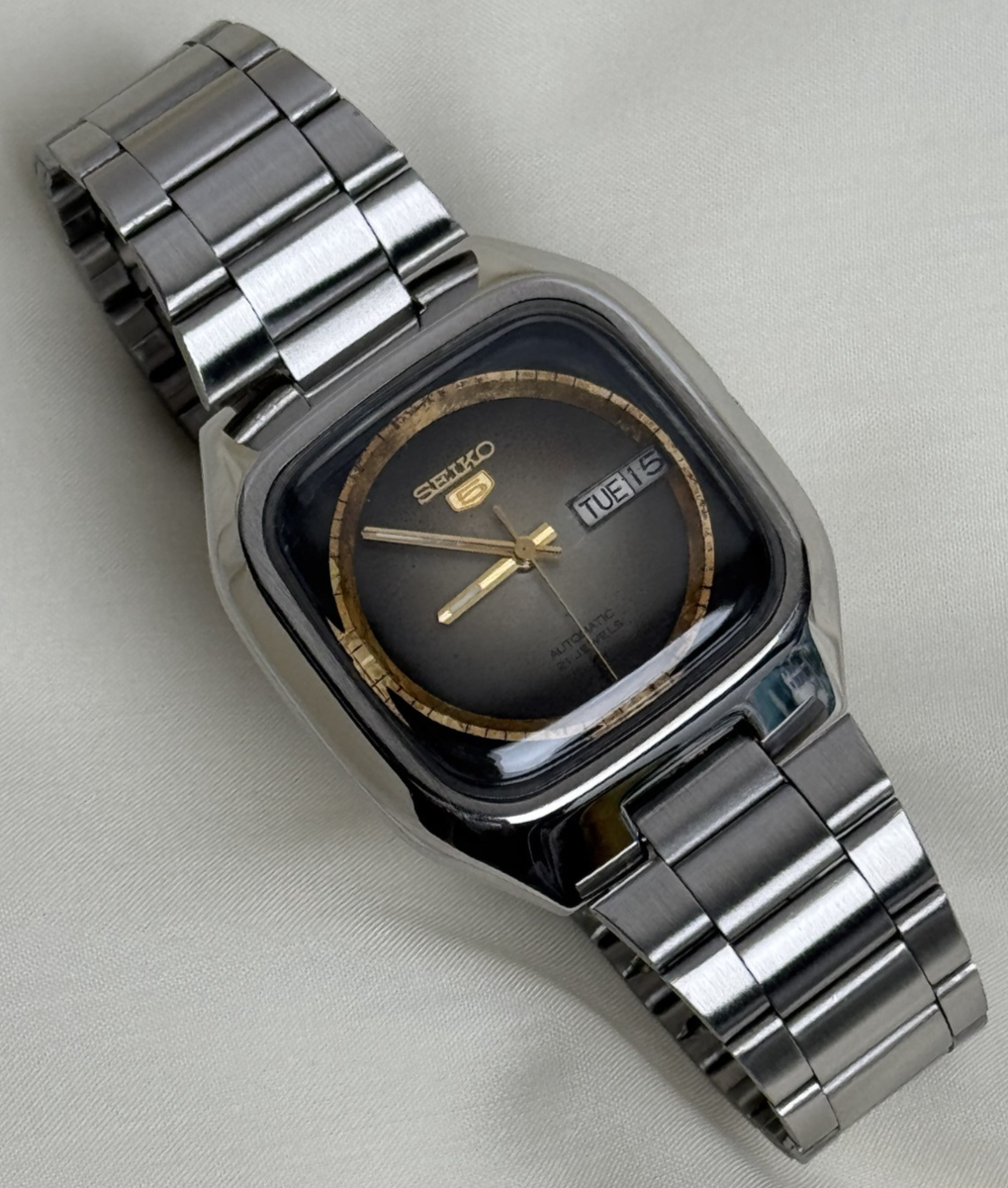 Vintage TV Shape Seiko 5 21J Automatic 7019-5090 Day/Date Men