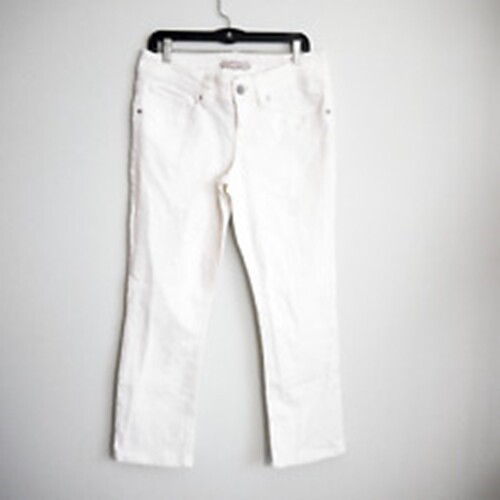 EUC TAHARI WOMEN LIGHTWEIGHT WHITE 