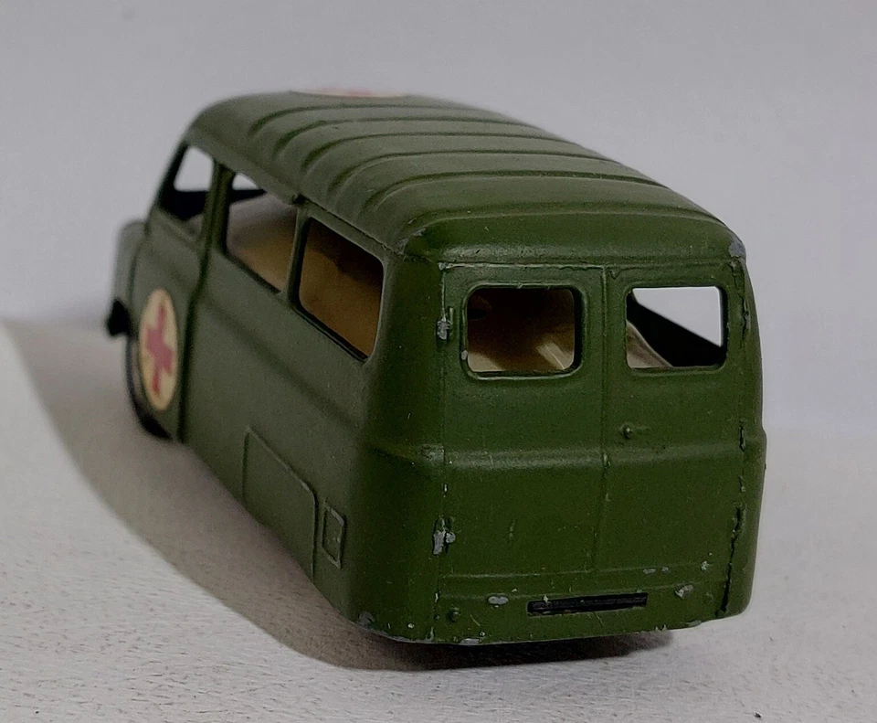 I109360 CORGI TOYS 1/43 n. 414 - Bedford Utilecon Ambulance - Immagine 4 di 4