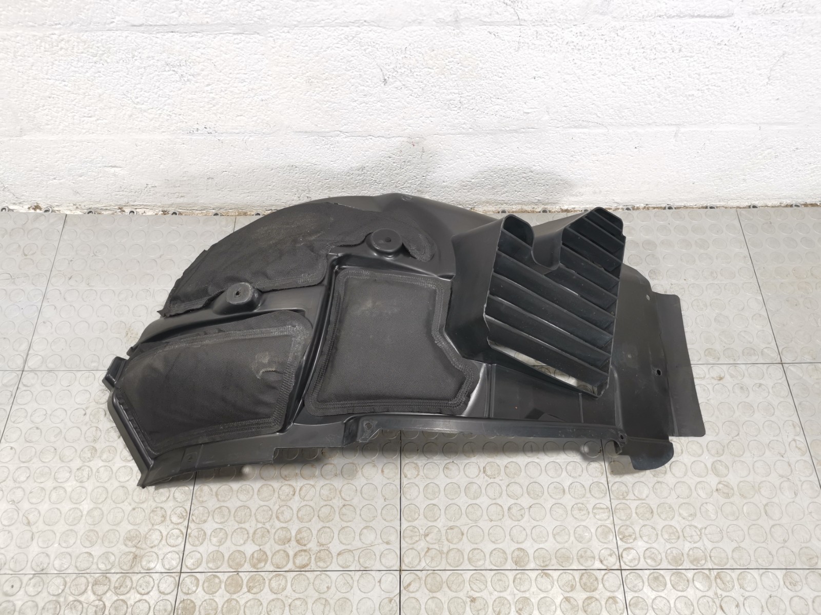 Maserati Levante 3.0L AWD 2017 Front Right Side Fender Front Splash Shield Guard