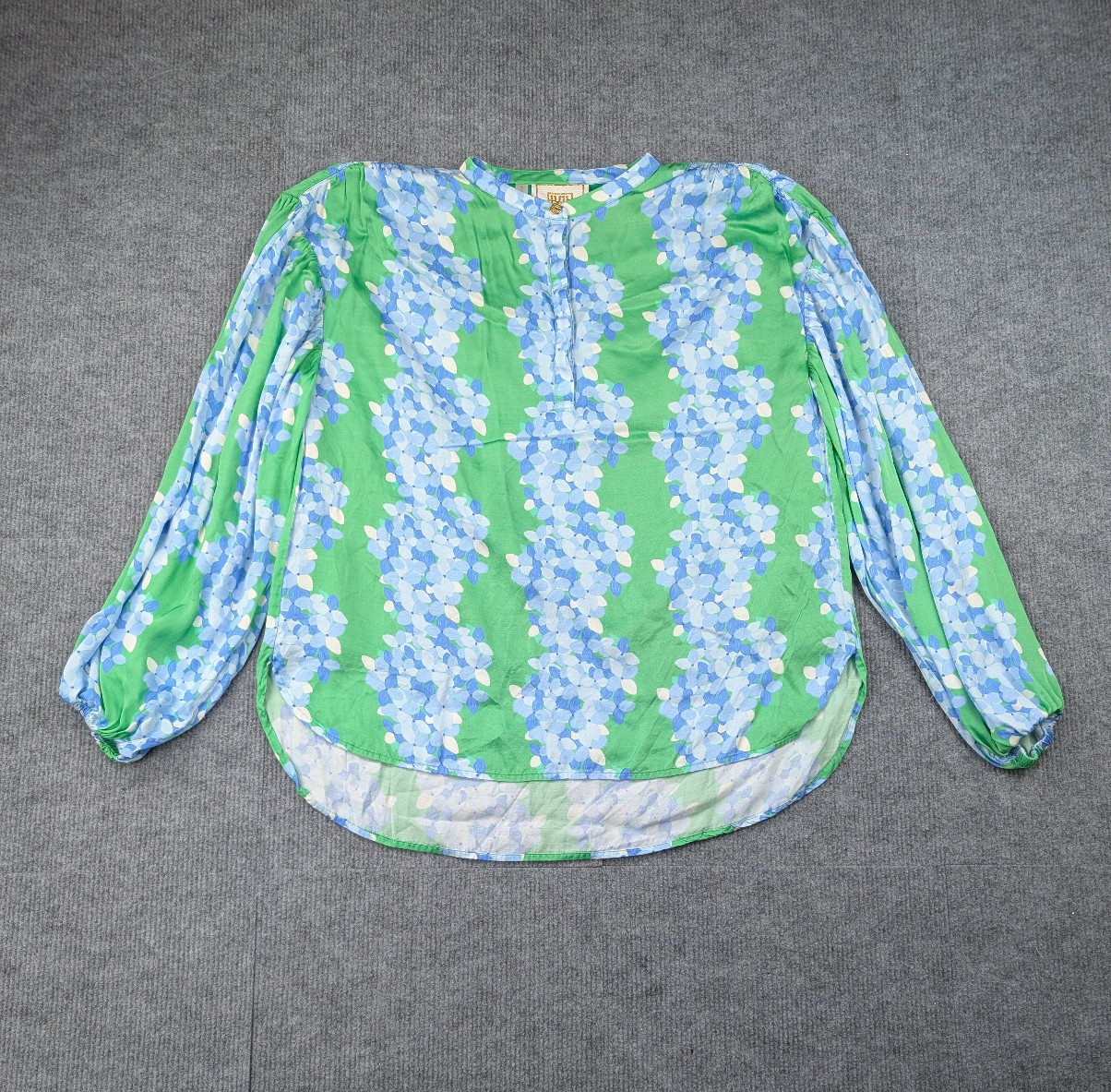 Emily McCarthy Blouse Womens Small Satin Artsy Puff Sleeve Preppy Career Staple