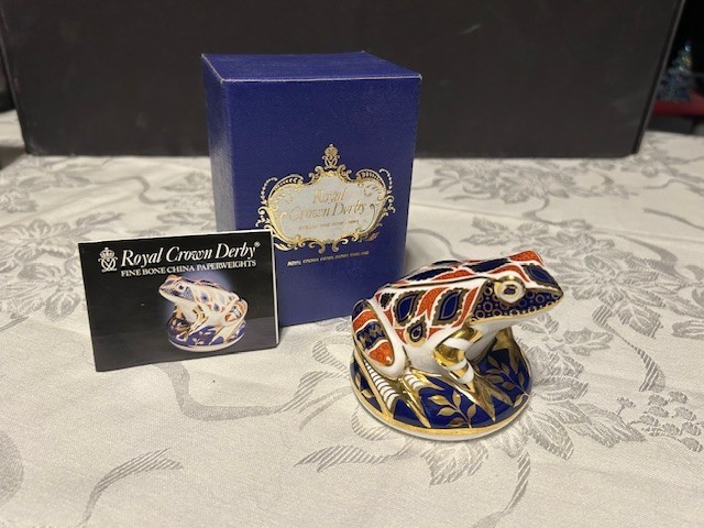 Royal Crown Derby Imari Frog - 3x4 in.