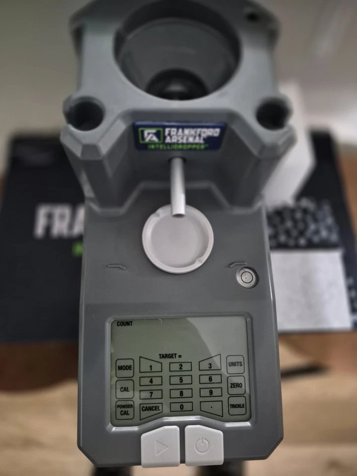 Medida de pó elétrico Frankford Arsenal cinza Intellidropper com fio - Imagem 3 de 4