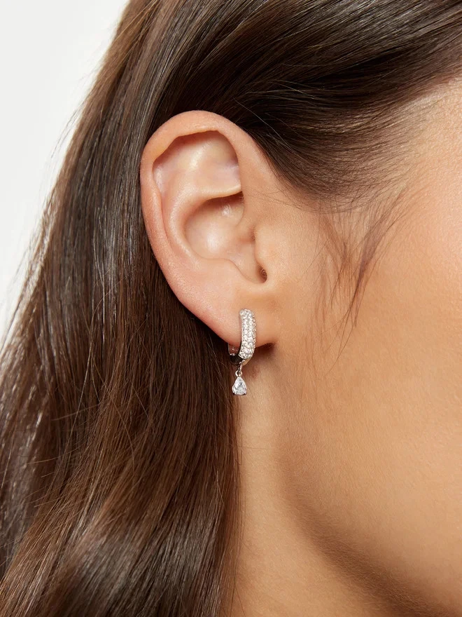 Orecchini ovali donna Guess argento 925 con gocce JSBE04510JW - Immagine 3 di 4