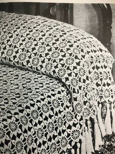 Lily Pattern Crochet Design Books No. 210 Bedspreads & 111 Doilies Knit & Tat - Picture 4 of 12