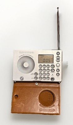 Grundig YB-P2000 World Band Radio FA Porsche Design Leather Case Powers On
